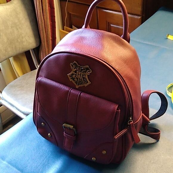 Harry Potter Hogwarts Red Backpack w/ Adjustable straps Movie Series - Picture 2 of 15